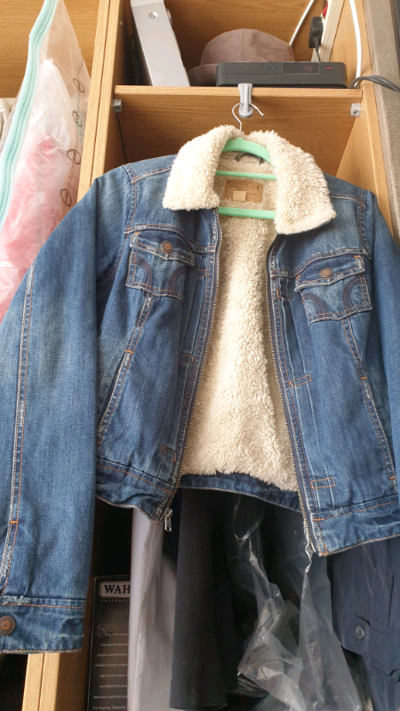 HOLLISTER DENIM JACKET SIZE L | in East 